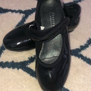 Danskin Freestyle girls size 10 black tap shoes